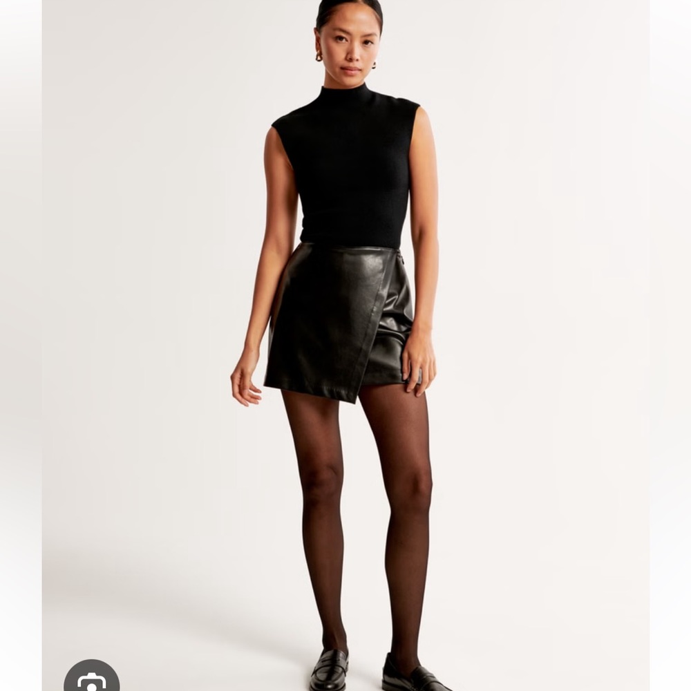 Abercrombie Faux Leather Wrap skort size M
